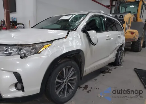 2018 Toyota Highlander Xle из США, поврежденный, VIN 5TDJZRFH5JS902721